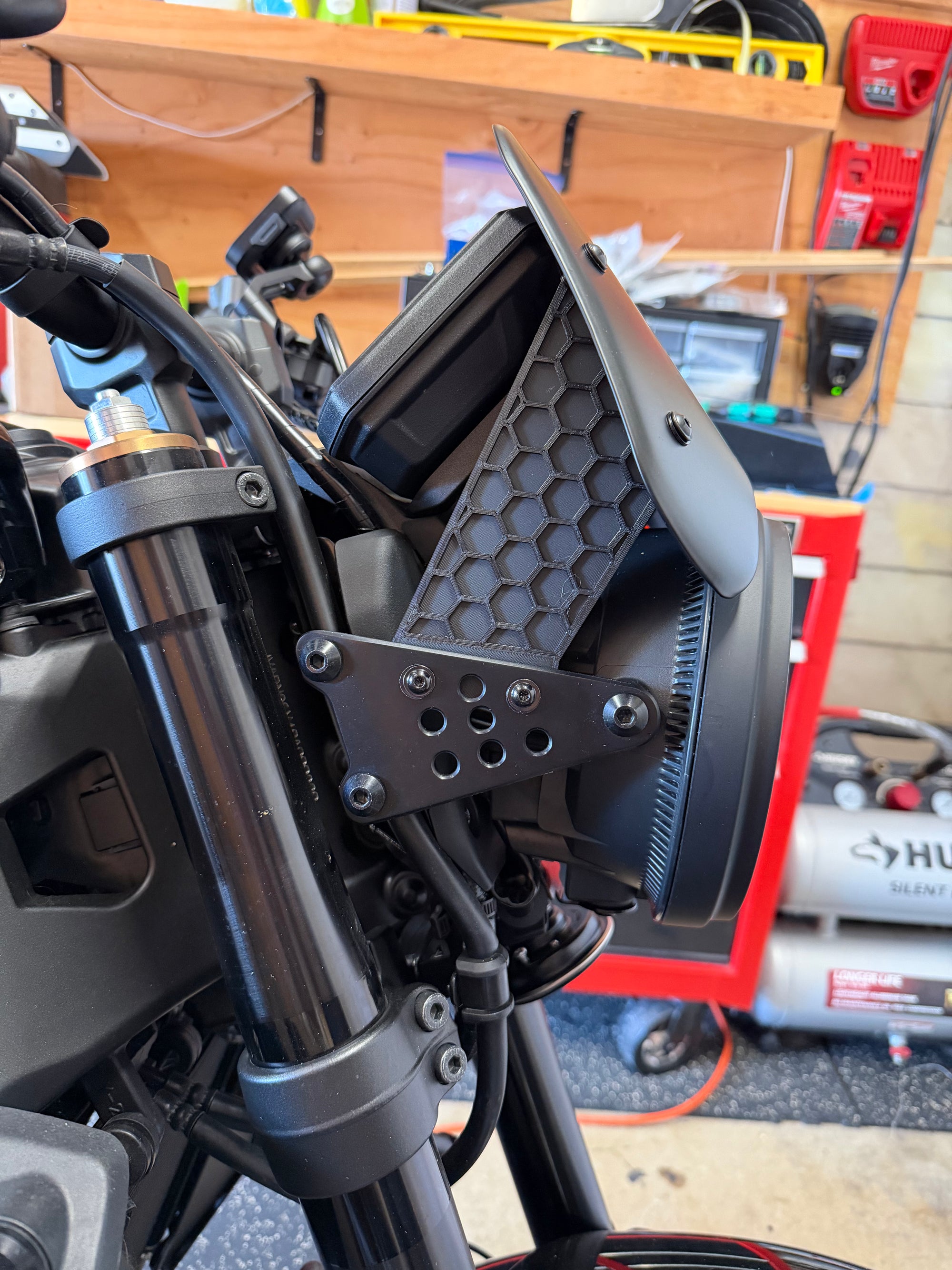 Yamaha XSR900 2024+ Windscreen Mount Kit for Universal Windscreen
