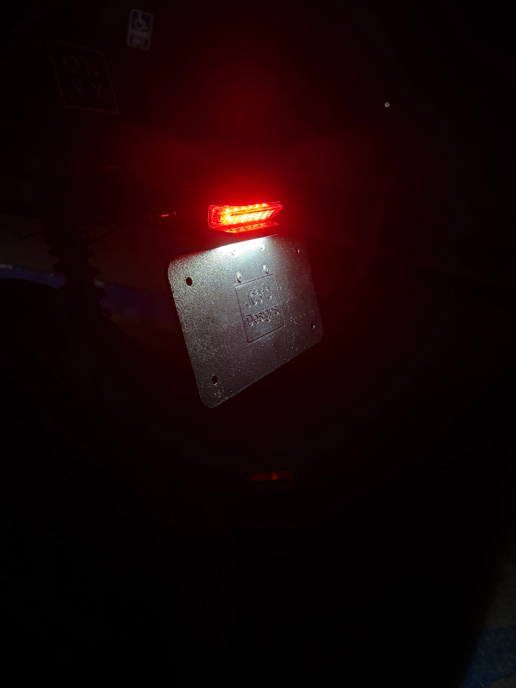 Onyx RCR 80V – Illuminated License Plate Mount